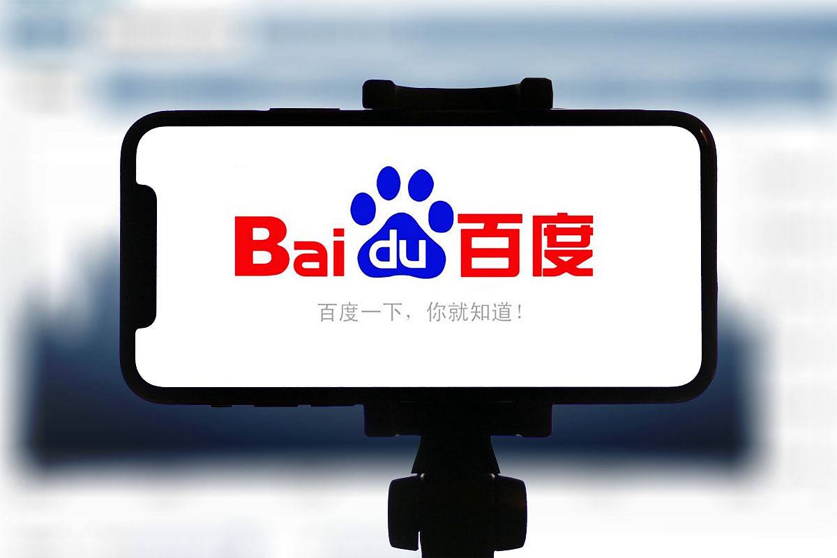 韩国男子在张家界举韩国国旗